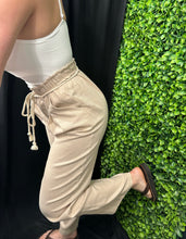 Load image into Gallery viewer, &quot;LIANE&quot; LINEN PANTS (KHAKI)
